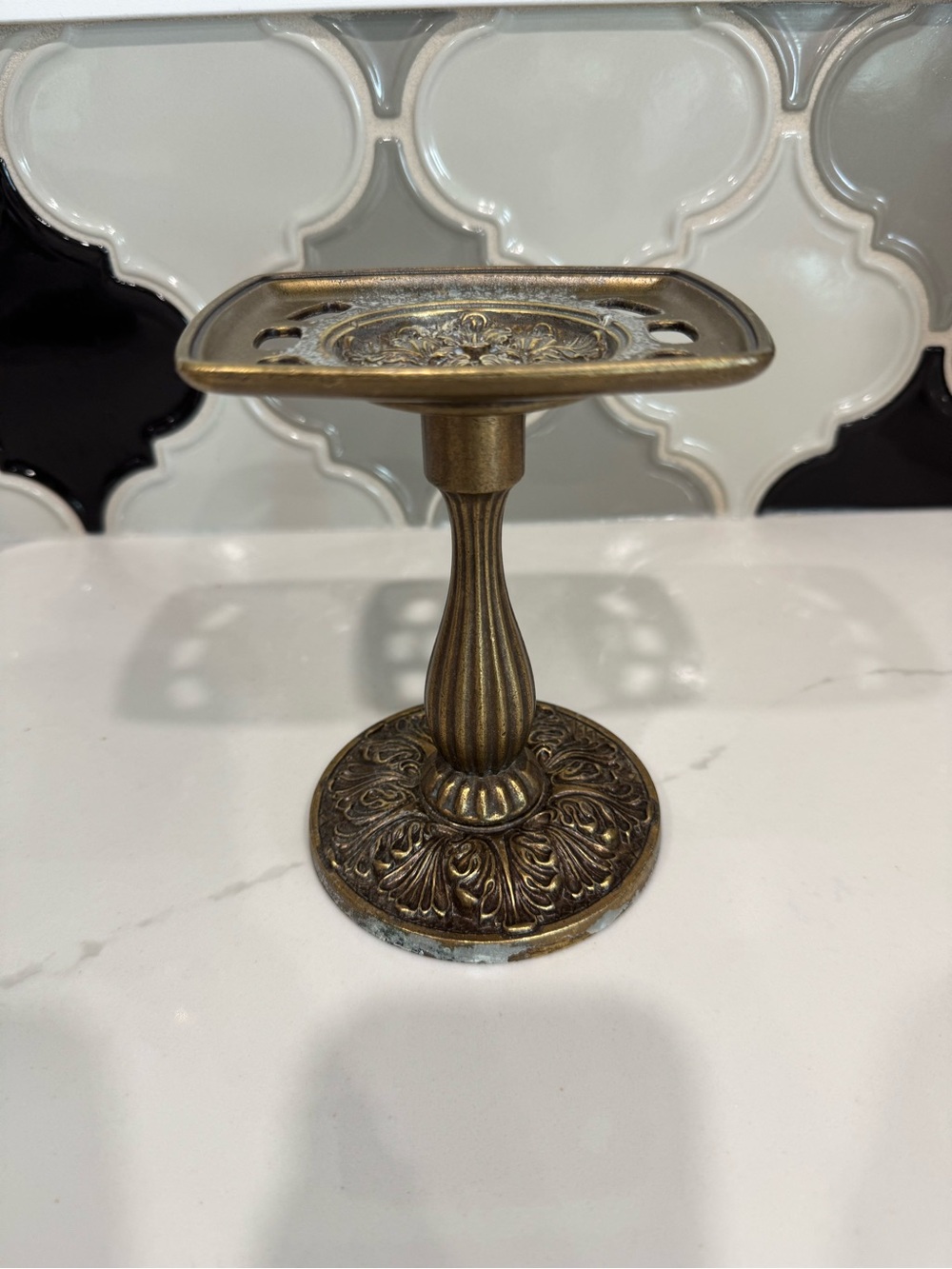 Ornate solid Brass Pedestal Soap Dish - Picture 9 of 9